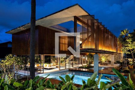 Casa à venda com 731m², 4 quartos e 6 vagas Casa à venda com 731m², 4 quartos e 6 vagasFoto 01