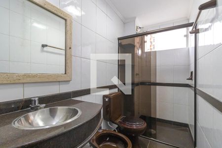 Banheiro da suíte de apartamento para alugar com 2 quartos, 65m² em Cambuí, Campinas