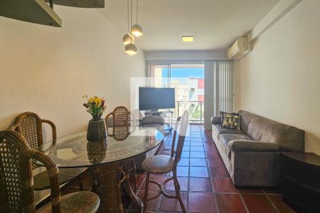 Sala de apartamento para alugar com 2 quartos, 180m² em Jardim Três Marias, Guarujá