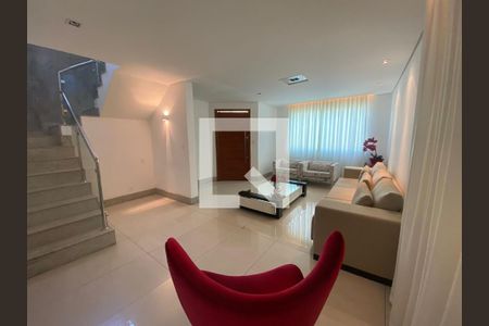 Sala de casa à venda com 3 quartos, 191m² em Boa Vista, Belo Horizonte