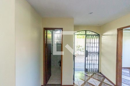 Sala de casa para alugar com 3 quartos, 260m² em Jardim Sulacap, Rio de Janeiro