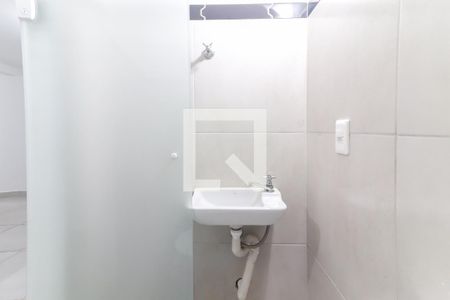 Banheiro de apartamento para alugar com 1 quarto, 45m² em Vila Indiana, São Paulo