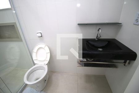 Banheiro de apartamento para alugar com 1 quarto, 60m² em Ramos, Rio de Janeiro