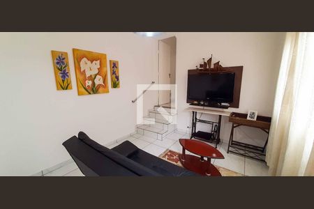 Sala de TV de casa à venda com 4 quartos, 198m² em Jaguaribe, Osasco