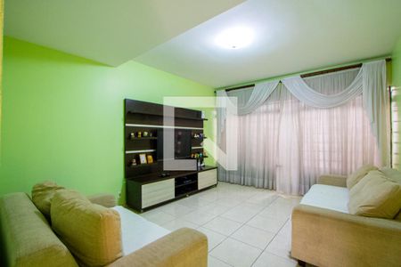 Sala de estar de casa à venda com 3 quartos, 226m² em Vila Pires, Santo André