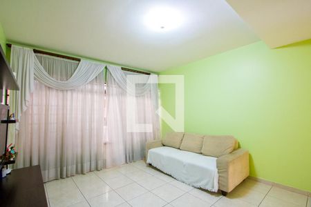 Sala de estar de casa à venda com 3 quartos, 226m² em Vila Pires, Santo André