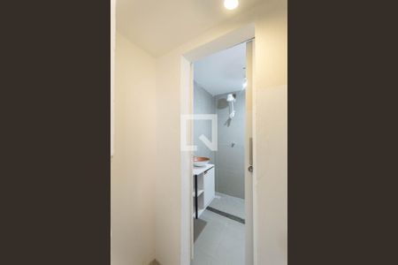 Banheiro de kitnet/studio para alugar com 1 quarto, 30m² em Estácio, Rio de Janeiro