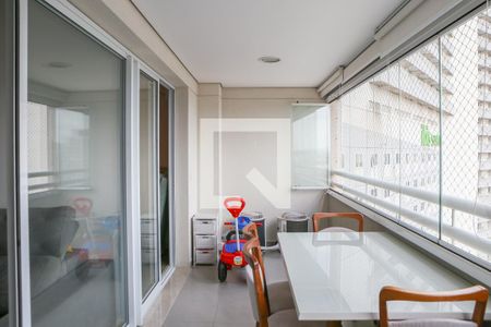 Sacada de apartamento à venda com 2 quartos, 67m² em Parque Industrial Tomas Edson, São Paulo