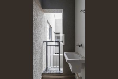 Sala/Cozinha/Área de Serviço de apartamento para alugar com 2 quartos, 40m² em Vila Paranagua, São Paulo