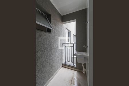 Sala/Cozinha/Área de Serviço de apartamento para alugar com 2 quartos, 40m² em Vila Paranagua, São Paulo