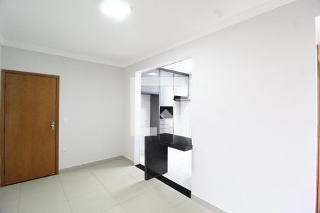 Sala de apartamento para alugar com 2 quartos, 60m² em Santa Mônica, Uberlândia