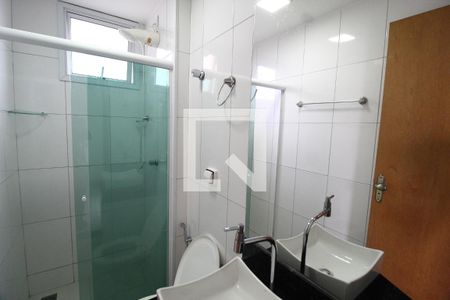 Banheiro do Quarto 1 de apartamento para alugar com 2 quartos, 60m² em Santa Mônica, Uberlândia