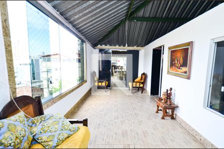 Corredor de casa à venda com 3 quartos, 300m² em Horto, Belo Horizonte