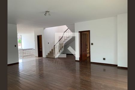 Casa à venda com 5 quartos, 630m² em Ouro Preto, Belo Horizonte