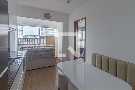 sala e cozinha compartilhadas com sacada extendida_2 de apartamento para alugar com 1 quarto, 32m² em Vila Gumercindo, São Paulo