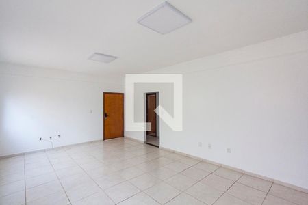 Sala de casa de condomínio para alugar com 3 quartos, 220m² em Jardim Inconfidência, Uberlândia