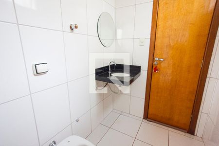 Lavabo de casa de condomínio para alugar com 3 quartos, 220m² em Jardim Inconfidência, Uberlândia