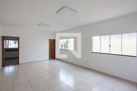 Sala de casa de condomínio para alugar com 3 quartos, 220m² em Jardim Inconfidência, Uberlândia