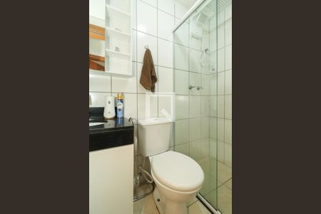 Banheiro de apartamento à venda com 1 quarto, 42m² em Jardim Dona Leopoldina, Porto Alegre