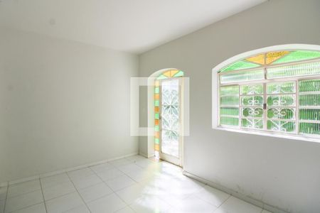 Sala de casa para alugar com 3 quartos, 425m² em Jaqueline, Belo Horizonte