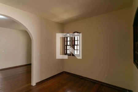 Sala de casa à venda com 3 quartos, 190m² em Heliópolis, Belo Horizonte