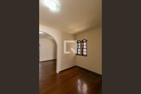 Sala de casa à venda com 3 quartos, 190m² em Heliópolis, Belo Horizonte