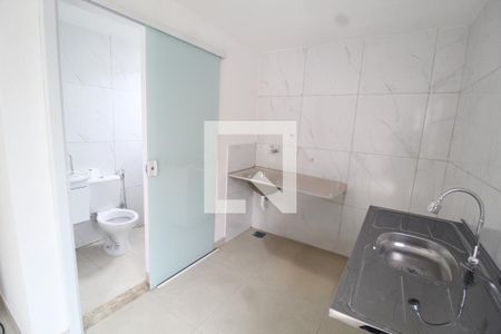 Cozinha de kitnet/studio para alugar com 1 quarto, 35m² em Jardim Inconfidência, Uberlândia