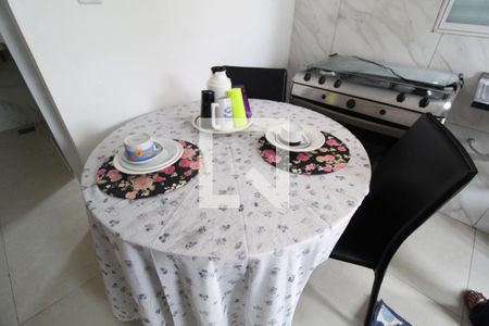 Cozinha de kitnet/studio para alugar com 1 quarto, 35m² em Jardim Inconfidência, Uberlândia