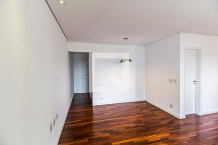 Sala de TV de apartamento à venda com 2 quartos, 83m² em Jardim Tupanci, Barueri