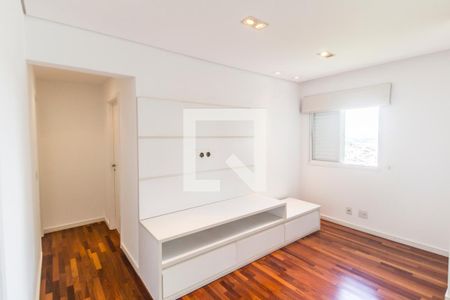 Sala de TV de apartamento à venda com 2 quartos, 83m² em Jardim Tupanci, Barueri