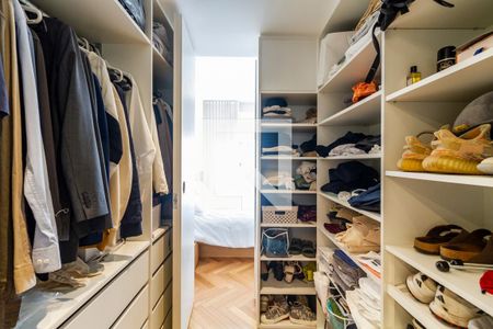 Suíte - Closet de apartamento à venda com 1 quarto, 74m² em Pinheiros, São Paulo