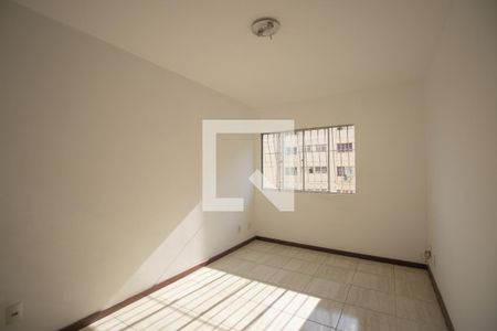 Sala de apartamento para alugar com 2 quartos, 63m² em Colubandê, São Gonçalo