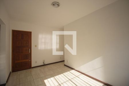 Sala de apartamento para alugar com 2 quartos, 63m² em Colubandê, São Gonçalo