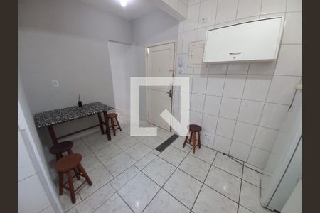 Cozinha de apartamento para alugar com 1 quarto, 30m² em Centro, São Vicente