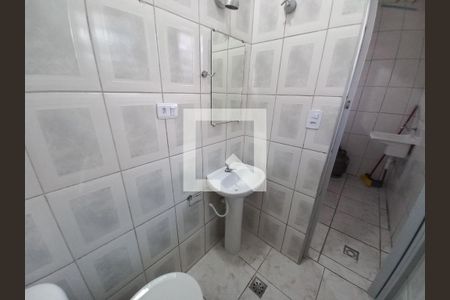 Banheiro de apartamento para alugar com 1 quarto, 30m² em Centro, São Vicente