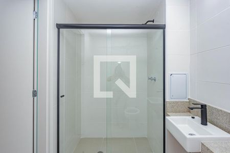 Banheiro de kitnet/studio para alugar com 1 quarto, 28m² em Aclimação, São Paulo