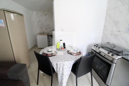 Cozinha de kitnet/studio para alugar com 1 quarto, 35m² em Jardim Inconfidência, Uberlândia