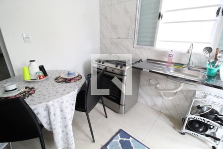 Cozinha de kitnet/studio para alugar com 1 quarto, 35m² em Jardim Inconfidência, Uberlândia