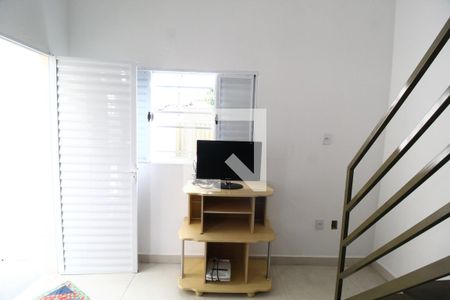 Sala de kitnet/studio para alugar com 1 quarto, 35m² em Jardim Inconfidência, Uberlândia