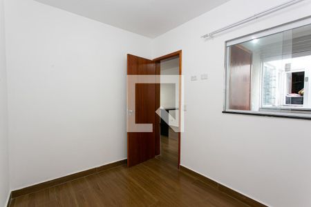 Quarto 1 de apartamento para alugar com 2 quartos, 45m² em Vila Carrão, São Paulo