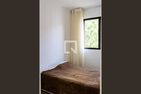 Quarto 2 de apartamento para alugar com 2 quartos, 46m² em Jardim Pioneira, Cotia