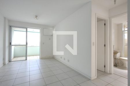 Sala de apartamento à venda com 2 quartos, 77m² em Barra da Tijuca, Rio de Janeiro