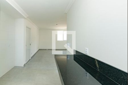 Cozinha de apartamento à venda com 3 quartos, 83m² em Morro do Confisco, Contagem