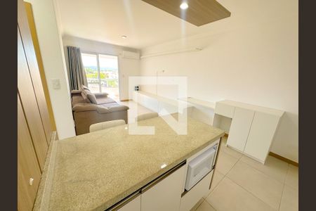 Sala de apartamento para alugar com 1 quarto, 69m² em Canasvieiras, Florianópolis