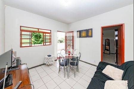 Sala de casa à venda com 3 quartos, 366m² em Estrela Dalva, Belo Horizonte