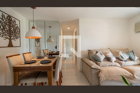 Sala de apartamento para alugar com 2 quartos, 75m² em Recreio dos Bandeirantes, Rio de Janeiro