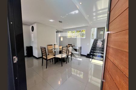 Sala de casa de condomínio à venda com 3 quartos, 210m² em Taquara, Rio de Janeiro