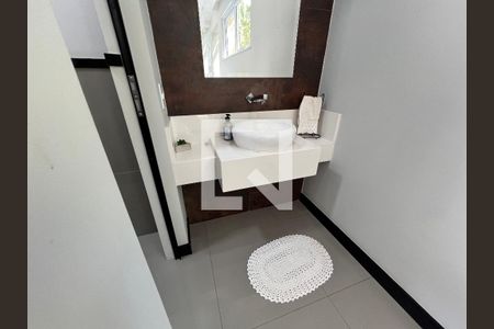Lavabo de casa de condomínio à venda com 3 quartos, 210m² em Taquara, Rio de Janeiro