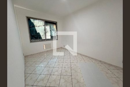 Quarto 01 de apartamento para alugar com 3 quartos, 70m² em Taquara, Rio de Janeiro