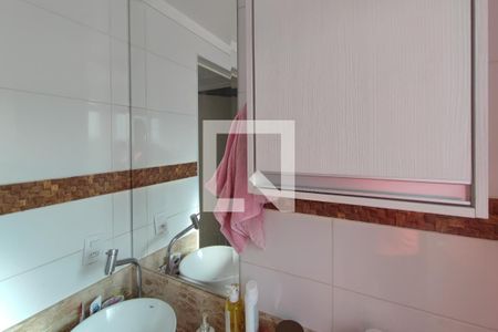 Banheiro de apartamento à venda com 2 quartos, 51m² em Vila Satúrnia, Campinas